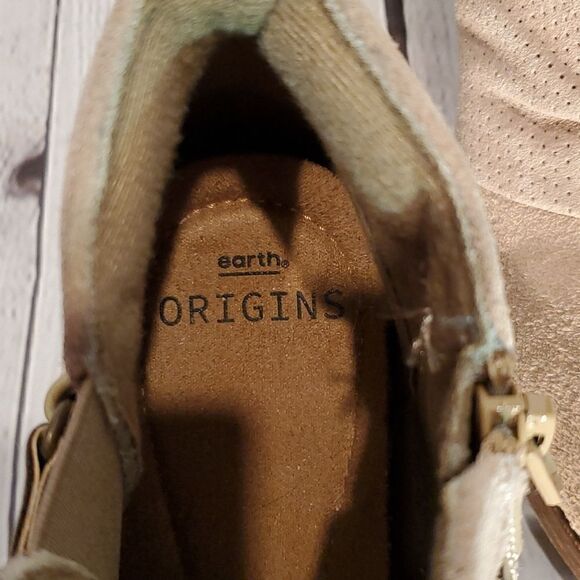 Earth Origins Odel heeled bootie in taupe suede - Picture 7 of 11